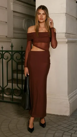 Sweet Acacia Dresses|Maxi^Blaire Off The Shoulder Maxi Dress - Chocolate