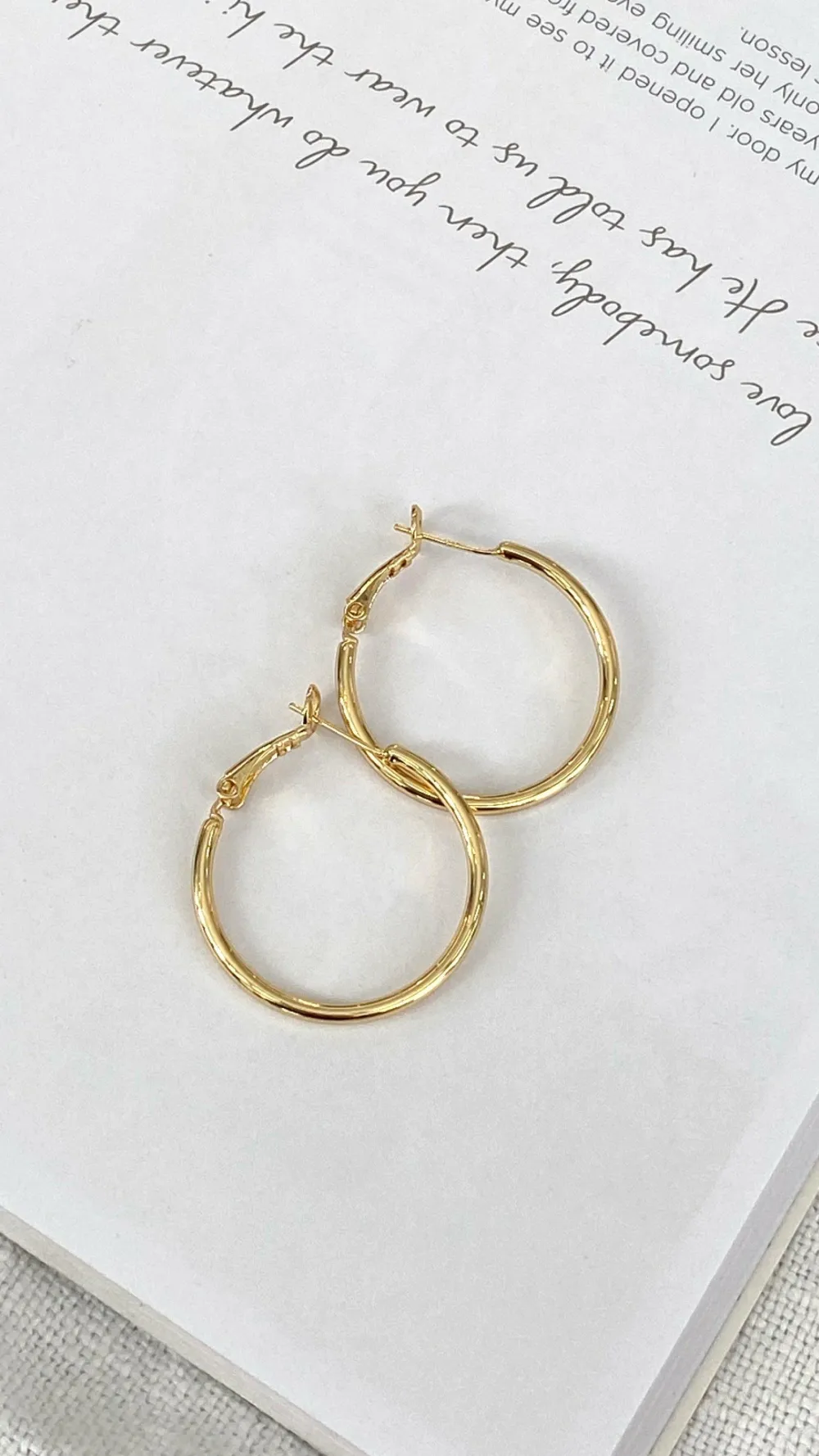 Angel Whisper Earrings|Je T'Aime^Leni Hoops - Gold