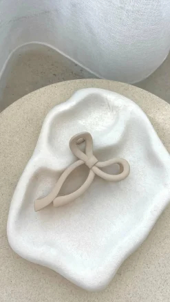 Angel Whisper Hair Accessories|Polo^Matte Bow Claw Clip - Beige