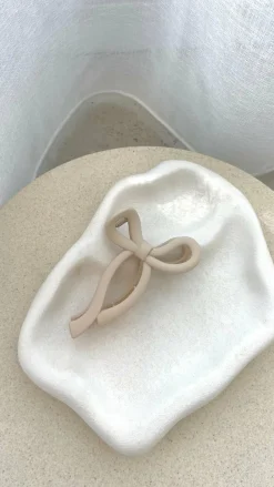 Angel Whisper Hair Accessories|Polo^Matte Bow Claw Clip - Beige