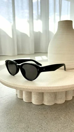 Angel Whisper Sunglasses|The Denim Edit^Quincia Sunglasses - Black