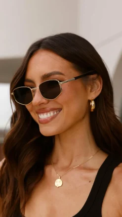 Angel Whisper Sunglasses^Quinta Sunglasses - Black / Gold