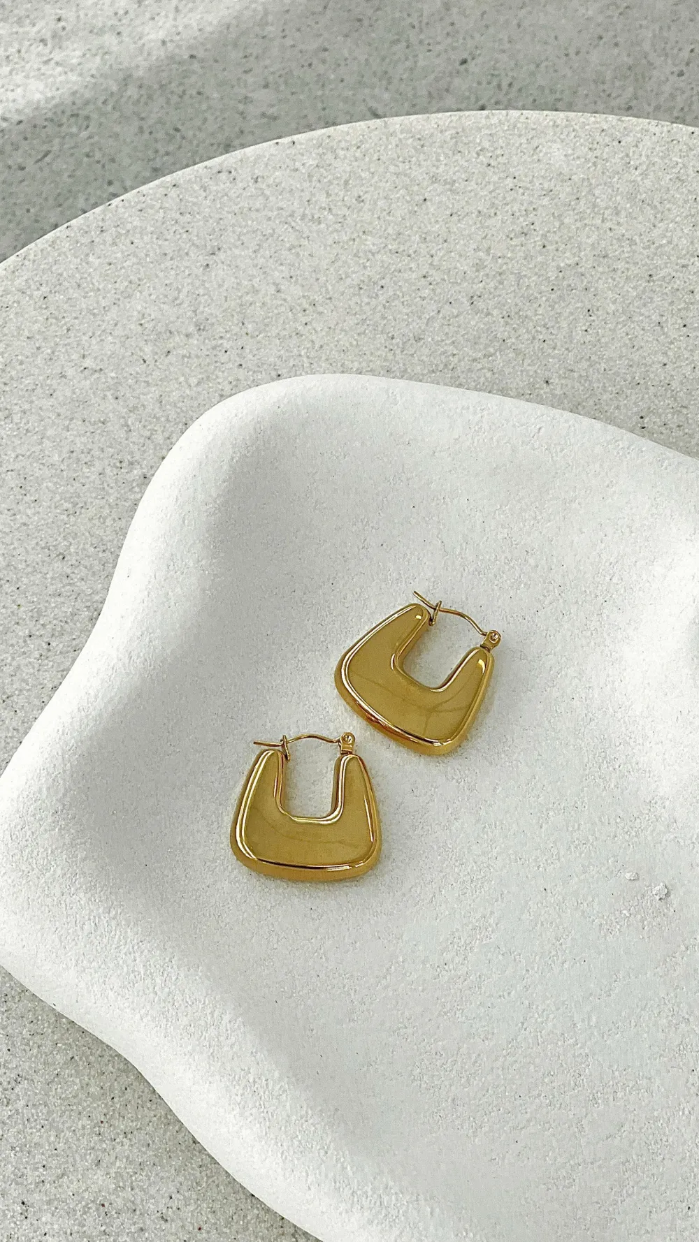 Angel Whisper Earrings|Je T'Aime^Square Crush Gold Plated Earrings - Gold