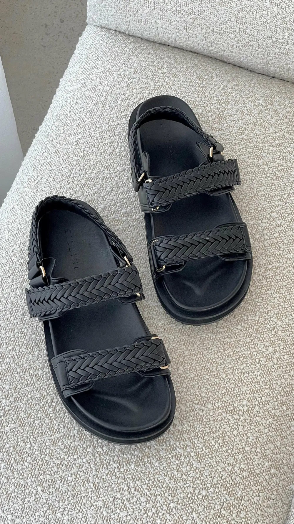 Billini Billini^Taishi Slide - Black