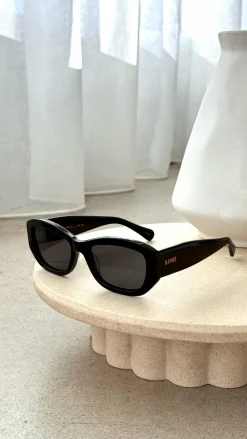 Banbe Sunglasses^The Diaz Sunglasses - Black / Black