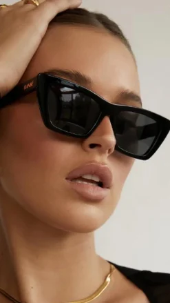 Banbe Sunglasses^The Gisele Sunglasses - Black / Smoke