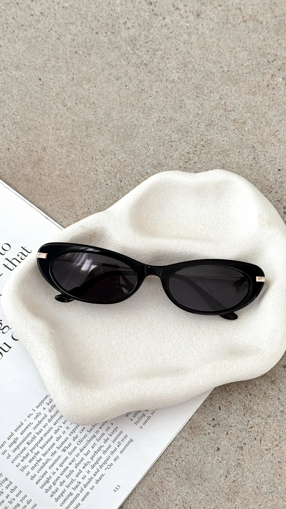 Banbe Sunglasses^The Rae Sunglasses - Black / Black