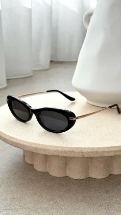 Banbe Sunglasses^The Rae Sunglasses - Black / Black