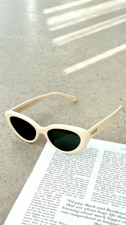 Banbe Sunglasses^The Sweeney Sunglasses - Ivory / Green