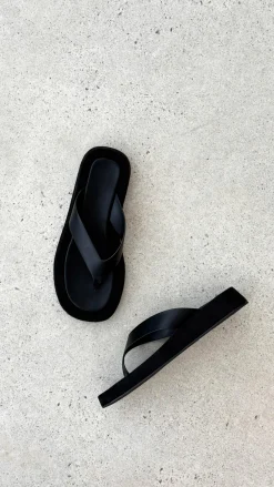 Billini Billini|Sandals & Slides^Yamira Thong - Black