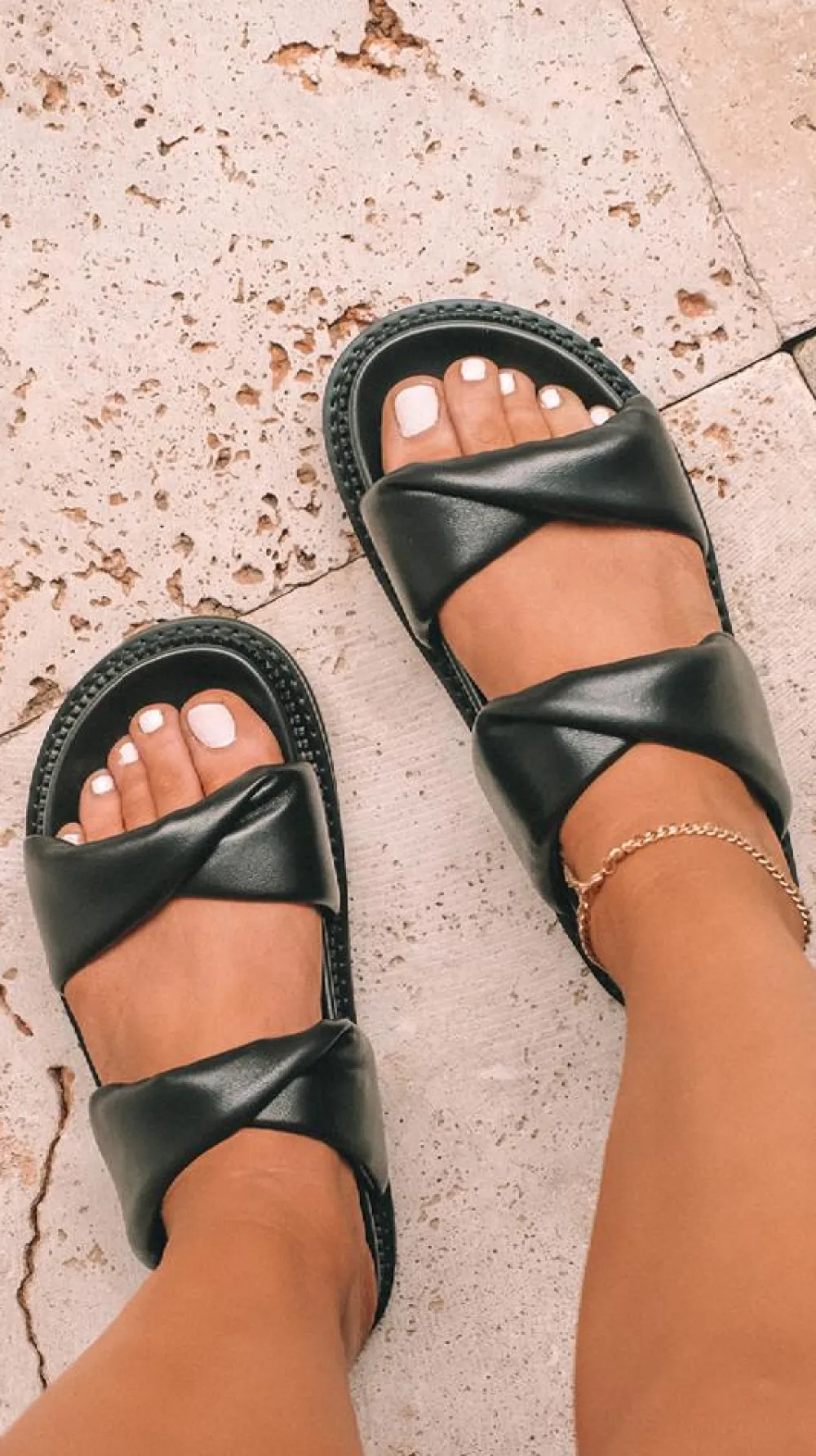 Billini Billini^Zonya Slide - Black